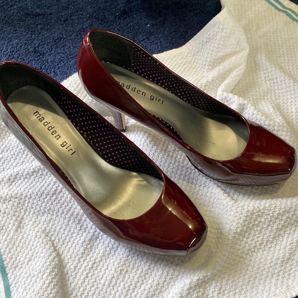 Beautiful patent leather platform pumps, dark reddish brown color. Worn once.
